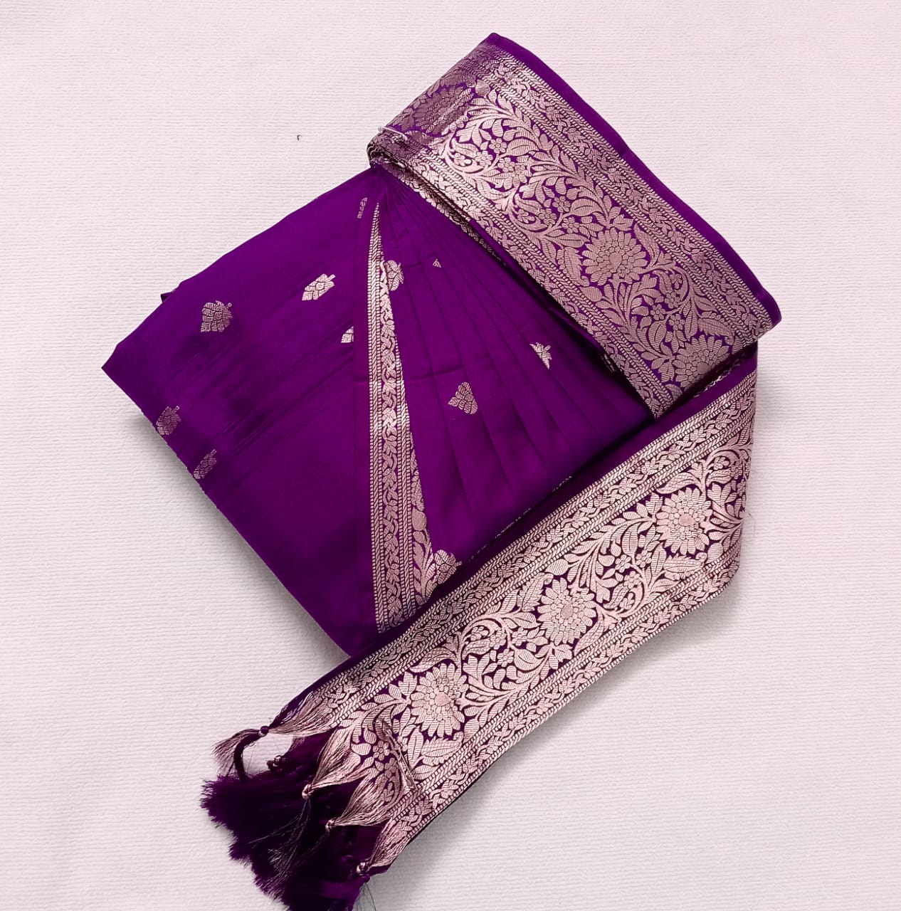 Gallery 2: Close up of fine cotton weave saree.